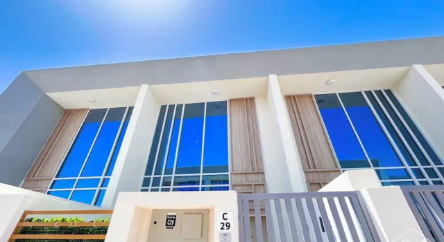 Luxury 1-br Villa in Rukan: Dubai Skyline Views!, Book Villa Dubai Dubai Emirate