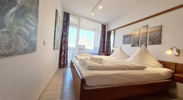 Kurhotel Schluchsee App 1103 - das mit der Kuckucksuhr, mit Indoorpool, Hochschwarzwaldkarte, Schluchsee, Забронировать Отель Отели Шлухзе с парковкой, рядом с Förderband Schluchsee, Парковка
