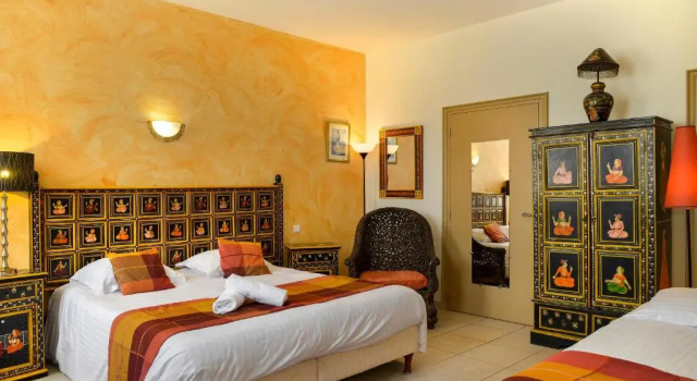 Трёхместный номер Superior Hôtel & Spa du Domaine des Thômeaux, The Originals Relais