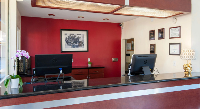 Studio City Court Yard Hotel