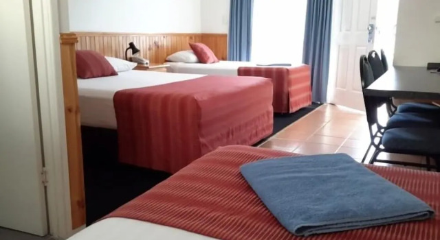 Четырёхместный семейный номер Standard Twin Towns Motel