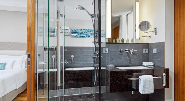 1 Bedroom Deluxe Double Suite with balcony and with city view The Westin Leipzig