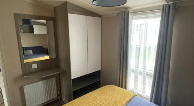 Delightful 6 Berth Holiday Home with Decking Area, Забронировать Отель Отели Исторического графства Суссекса с парковкой, Парковка