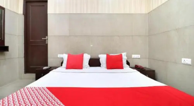 OYO 22779 Leo, Rezerwuj Hotel Pathankot Punjab