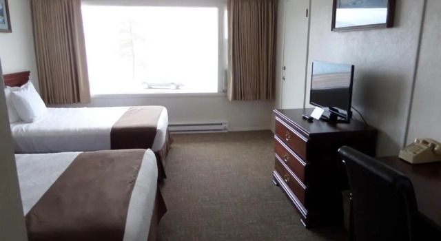 Четырёхместный номер Standard с видом на озеро Americas Best Value Inn Polson