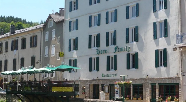 Logis Hotel Restaurant Family & Spa, Забронировать Курортный отель Отели Lozère с завтраком, Завтраки