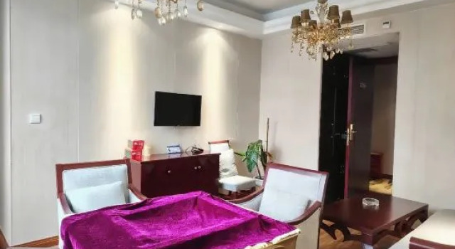 Люкс Comfort Carlton Boutique Hotel Mianzhu