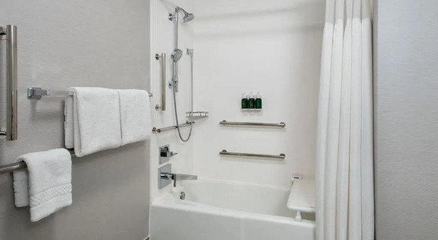 Четырёхместный люкс Courtyard by Marriott Silver Spring North/White Oak
