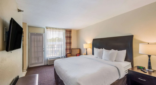 Двухместный люкс Clarion Inn & Suites Central Clearwater Beach