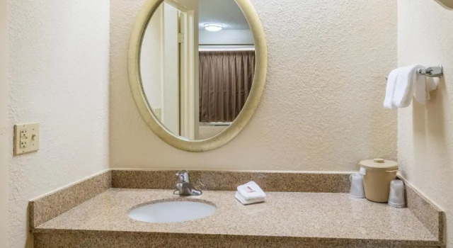 Двухместный номер Standard Red Roof Inn Huntington