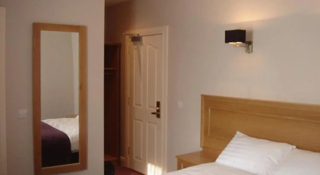 Трёхместный номер Standard Phoenix Park Hotel