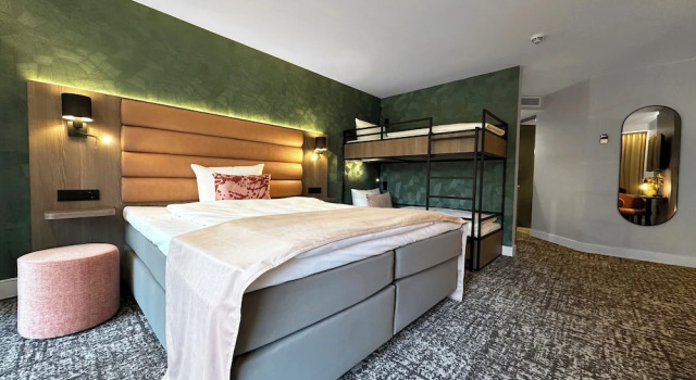 Четырёхместный номер Deluxe Hotel Gladbeck van der Valk