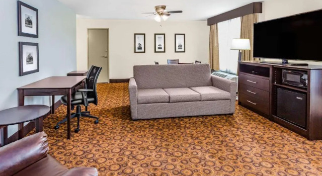 Двухместный люкс c 1 комнатой AmericInn & Suites Burnsville, MN