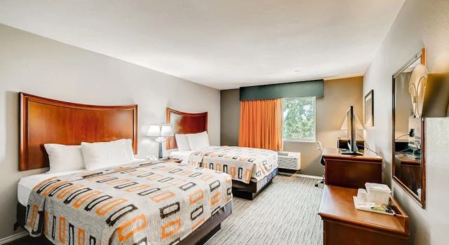 Четырёхместный номер Standard Orangewood Inn and Suites Midtown
