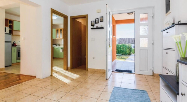 Beautiful Home in Savudrija With Wifi and 3 Bedrooms, Book Hotel Hoteller i Laura med parkering, Parkering