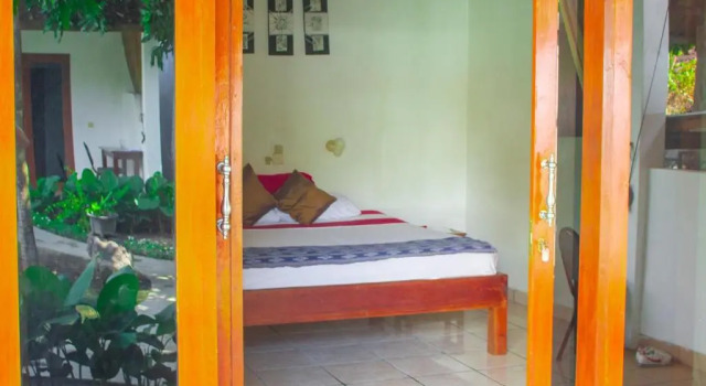 Ocean Sun Homestay, Buchen Sie Pension Hotels in Tulamben mit Pool, Schwimmbad