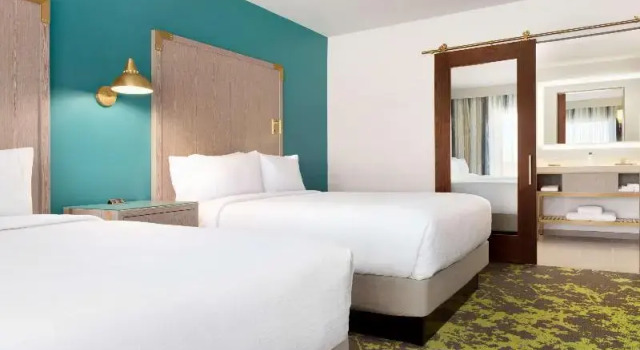 Люкс с балконом Embassy Suites By Hilton Boulder