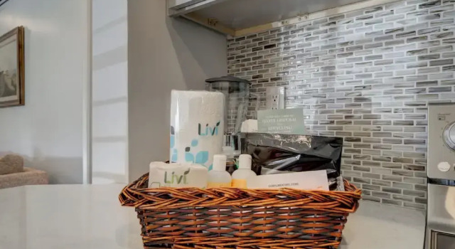 Номер Standard LeMalo Vacation Rental: Stylish 1-BR Condo Near 5th Ave S & Gulf Beaches Coastal Vibes, King Bed, and Private Outdoor Space. Perfect Location for Dining, Shopping and Exploring Naples!