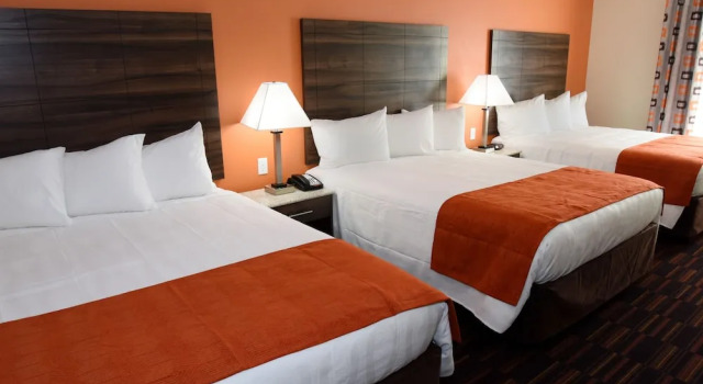 Трёхместный номер Deluxe c 1 комнатой Home Away Kitchen Suites Enid
