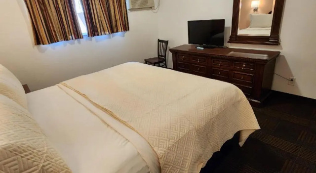 Люкс с 2 комнатами Silver Saddle Motel