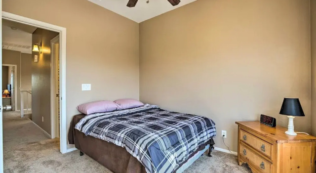 Maricopa Home w/ Outdoor Seating, 2 Mi to Golf!, Book Feriehus Sommerhuse i Maricopa, Hytte