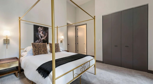 Downtown Charm 2BR Comfort Great Amenities, Забронировать Апартаменты/квартира Апартаменты Чикаго, рядом с Мемориал ветеранов Вьетнама в Чикаго, Апартаменты/квартира