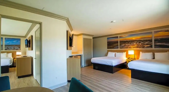 Шестиместный люкс c 1 комнатой Days Inn by Wyndham Carlsbad