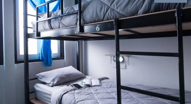 Кровать в общем номере Zee Thai Hostel