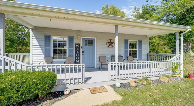 Walk to Main Street! Family Home in Williamstown, Забронировать Дом для отпуска Уильямстаун Northern Kentucky River Region