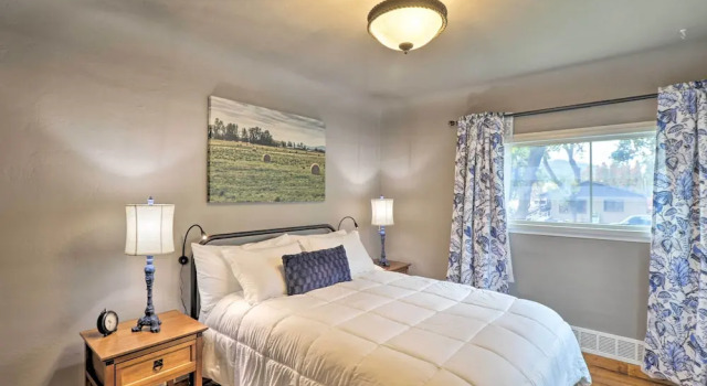 Коттедж с 2 комнатами Comfy & Cozy Kalispell Home: Walk to Downtown