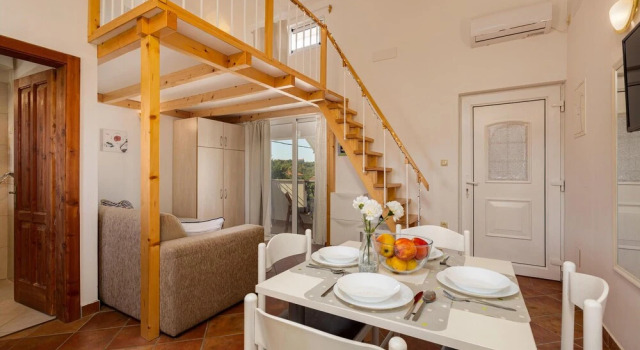 Awesome Home in Gabonjin With Wifi and 0 Bedrooms, Prenota Hotel Hotel a Isole Quarnerine con parcheggio, Parcheggio