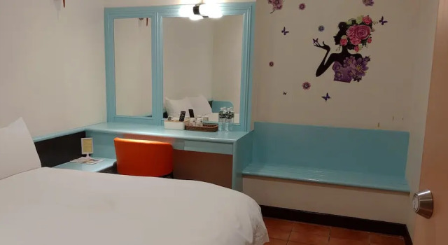 Номер Economy Corner Love House