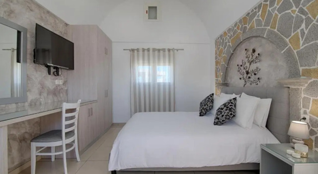 Апартаменты с балконом Wisteria Apartments
