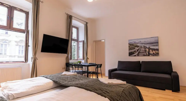 3 Apartments For 16 Near Lugner
