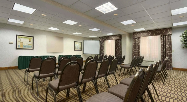 Holiday Inn Express Fayetteville – Fort Bragg by IHG