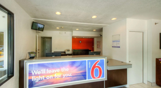 Motel 6 Bradenton, FL