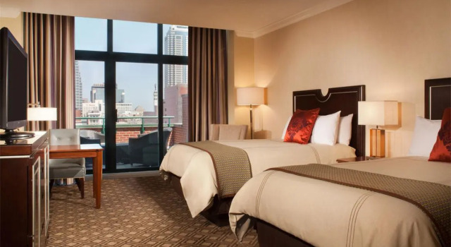 Четырёхместный номер Premier с видом на город Omni Severin Hotel
