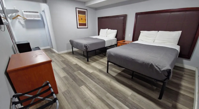 Четырёхместный номер Standard The L Motel Downtown/NAU Conference Center