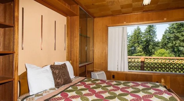 Bay View Retreat for 21 Guests 5 Br home by RedAwning, Prenota Hotel Newport 