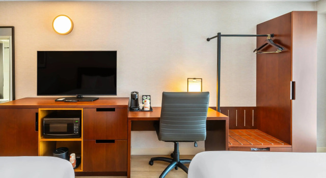 Четырёхместный номер Business Comfort Inn Sudbury City