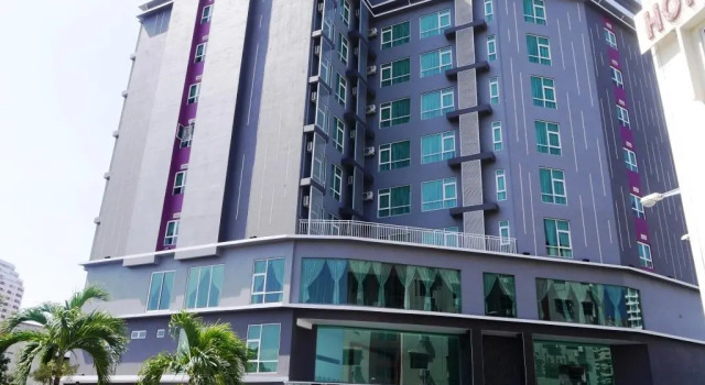 Кровать в общем номере MidCity Hotel Melaka