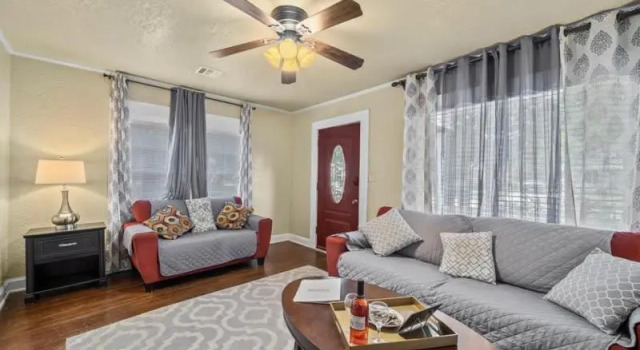 Апартаменты Spacious 1 Bedroom Midtown Tulsa Duplex w private Yard for Dogie