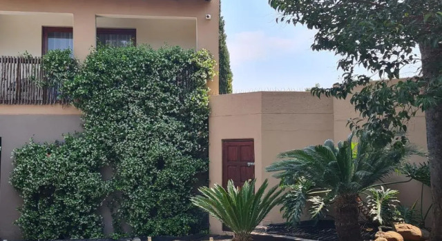Апартаменты Halfway Gardens Home