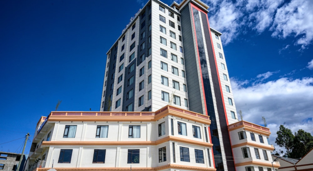 Tha Nickolee Hotel, Rezerwuj Hotel Hotele w Laikipia z parkingiem, Parking