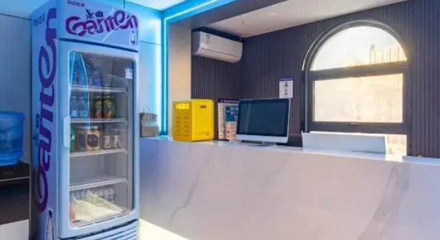 Chengbai E-sports Hotel (Xinyang Xintiandi Life Plaza), Book Hotel Xinyang Henan