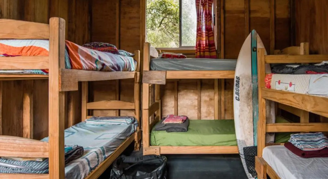 Кровать в общем номере Compay Hostel La Pedrera