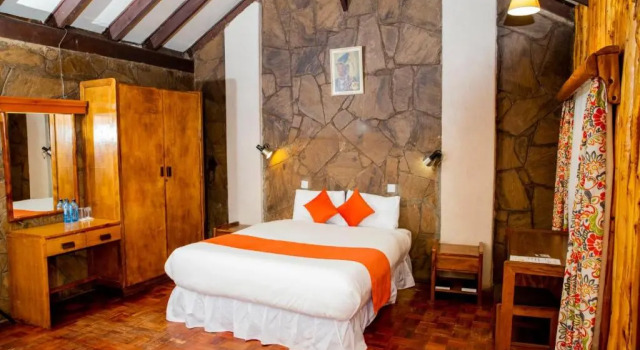 Naro Moru River Lodge, Rezerwuj Hotel Hotele w Laikipia z parkingiem, Parking