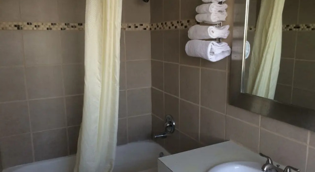 Трёхместный семейный номер Standard Alamo Motel