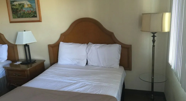 Четырёхместный номер Deluxe Motel 6 Henderson, NV