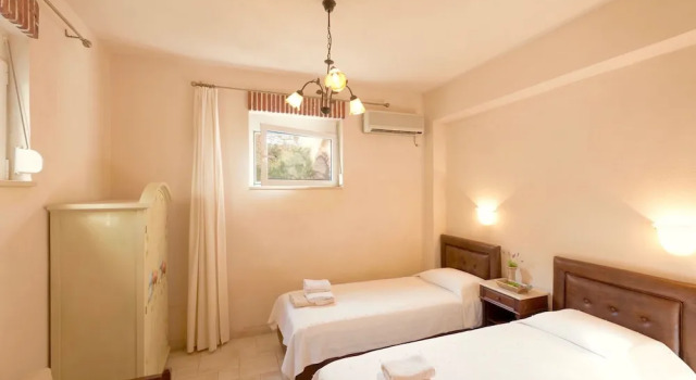 Peaceful Villa on Kamilari with Pool And Sun Lounger